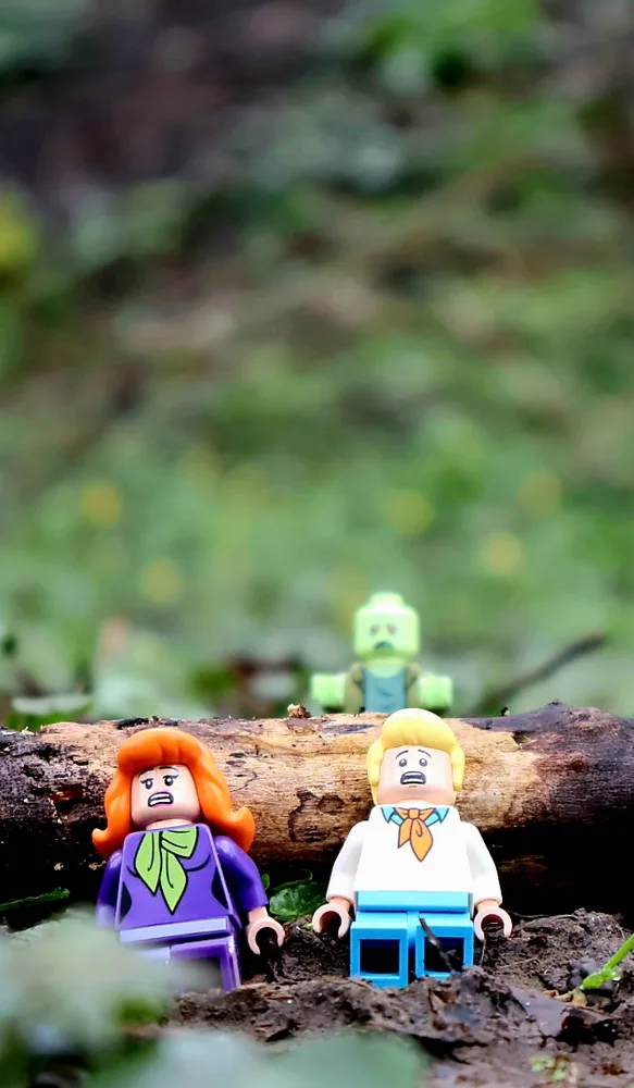 Fred and Daphne: LEGO photography by Lewis Pritchard Fred and Daphne: LEGO photography by Lewis Pritchard
