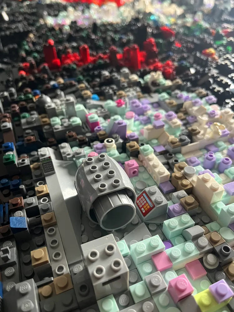 Formidable Robot: LEGO pixel art by Grégory (close up)