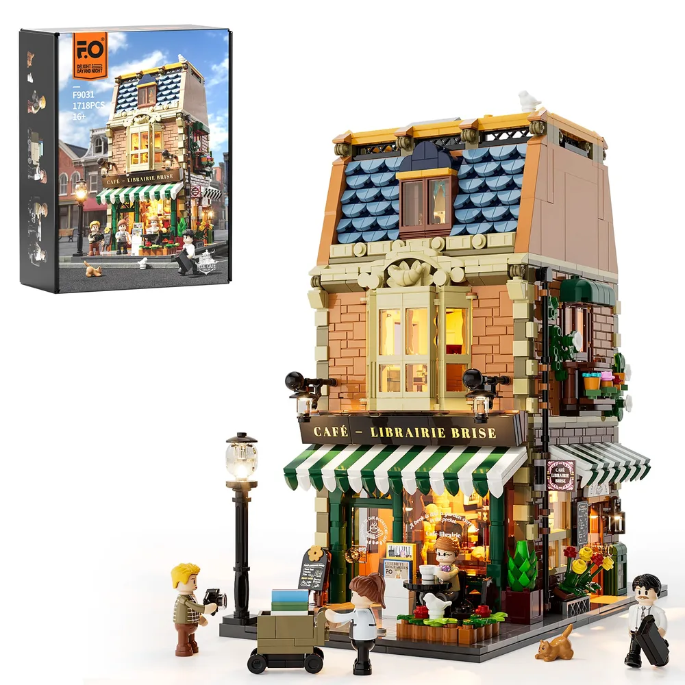 Lumibricks F9031 Café Librairie Brise modular building set box next to the fully built model, showcasing its details and included minifigures.