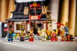 Minifigures with blurred model.