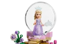 Glinda in bubble close-up.