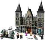 Lego Malfoy Manor 76453 with minifigures and accessories.
