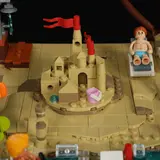 Detailed sandcastle with minifigure.