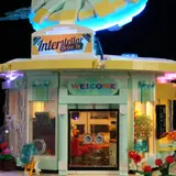 Entrance, minifigures, glowing.