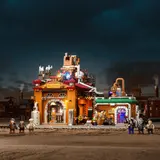 Steampunk factory set against gloomy sky with minifigures.