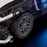 Detailed wheel hub.